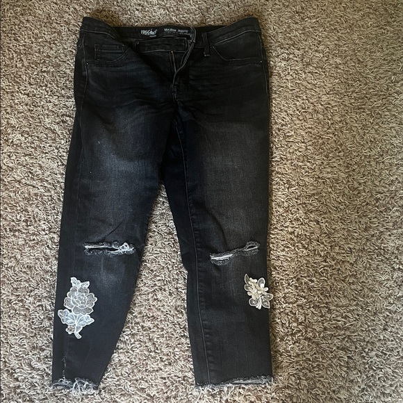 Mossimo Black Cropped Jeans with White Floral Accents - Picture 1 of 2